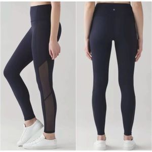 Lululemon Black Leggings Mesh side detail size 6